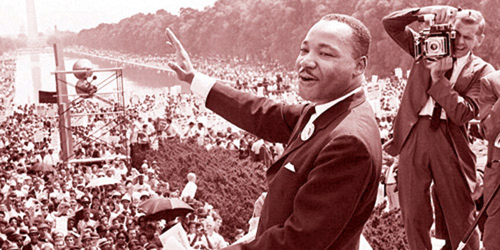 مارتن لوثر كينغ يوم إلقائه خطابه الشهير «لدي حلم» في واشنطن