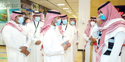 وكيل جامعة الملك سعود يلتقي الطلبة المستجدين 