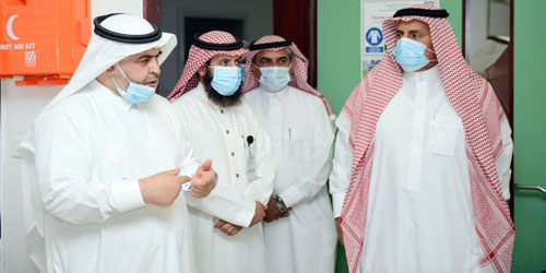 الدكتور السلمي يتفقد سير الدراسة الحضورية في جامعة الملك خالد 