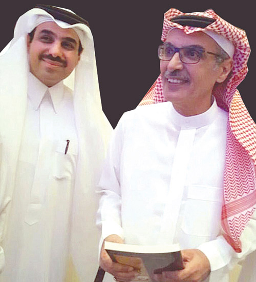  الأمير بدر  مع الزميل عبدالعزيز المتعب في مناسبة سابقة