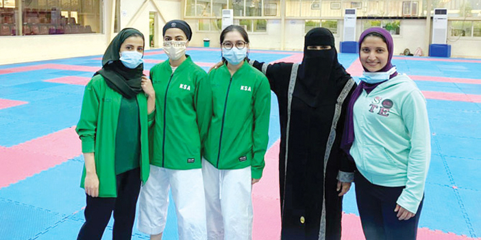  لاعبات الفريق النسائي السعودي