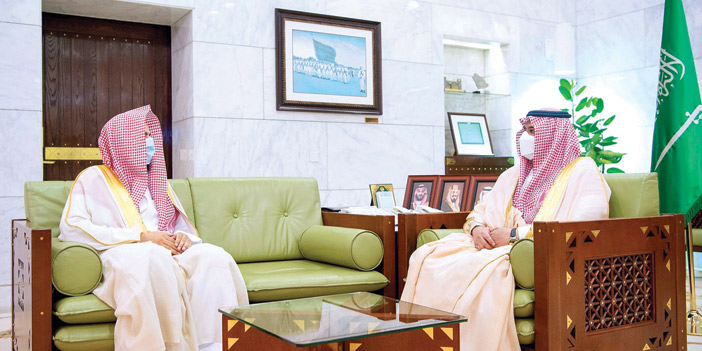  الأمير محمد بن عبدالرحمن مستقبلا رئيس المحكمة العامة بالرياض