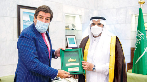 أمير منطقة الرياض بالنيابة يودع سفير الأرجنتين 