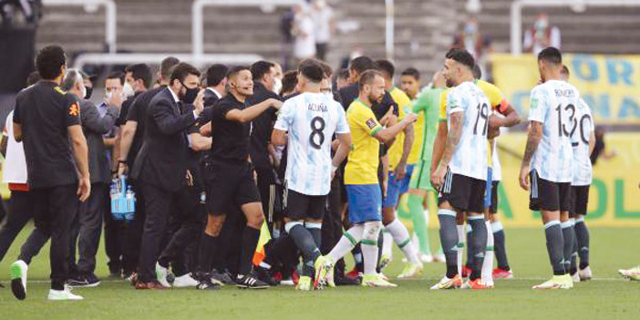  مباراة المنتخبين أوقفت بعد البداية بخمس دقائق