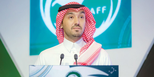  الفيصل معلنا إطلاق استراتيجية التحول