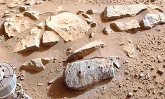 «برسيفرنس» استخرج عينتين من صخرة على المريخ يرجح أنها بركانية 
