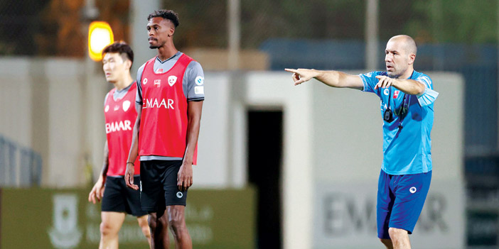  جارديم يوجه لاعبيه في مران الأمس