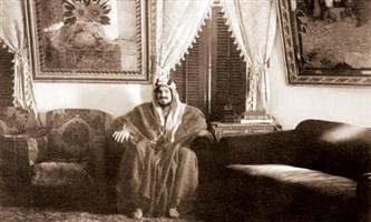 الملك عبدالعزيز لأعضاء الشورى: العمل الذي يخالف الشرع لن يكون مفيداً لأحد 