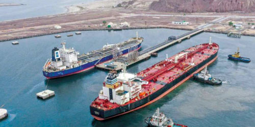 دفعة جديدة من منحة المشتقات النفطية السعودية تصل عدن 