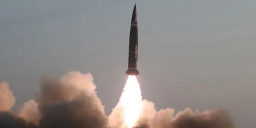 كوريا الشمالية تطلق صاروخاً جديداً 