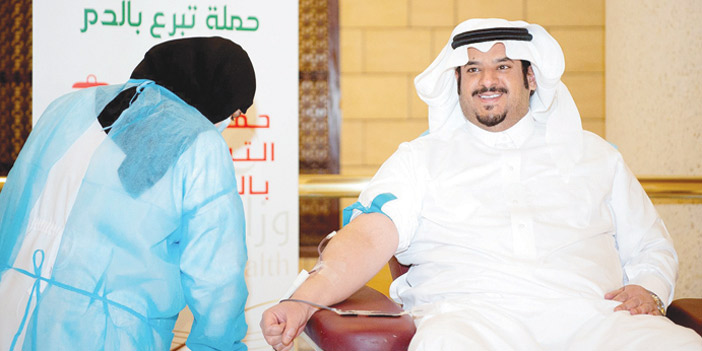 أمير منطقة الرياض بالنيابة يدشن حملة التبرع بالدم 