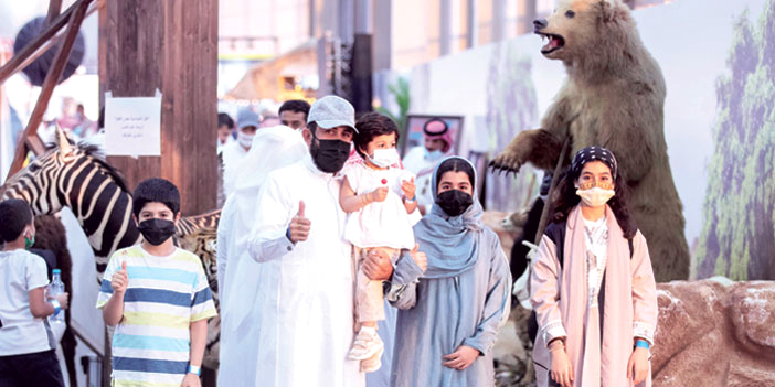 «التحنيط» حرفة تستوقف زوار معرض الصقور 