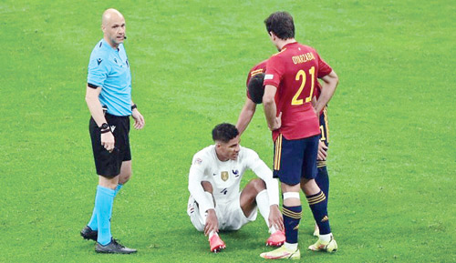  إصابة فاران خلال مباراة إسبانيا وفرنسا