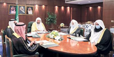 آل الشيخ: توجيه الدعاة لتحذير الشباب من الأفكار الدخيلة 