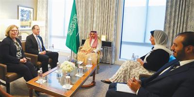 وزير الخارجية يعقد جلسة نقاش مع أعضاء معاهد ومراكز الفكر الأمريكية 