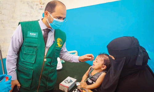 فريق مركز الملك سلمان للإغاثة يتفقد سير عمل العيادة الطبية بالمهرة 