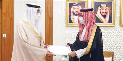 خادم الحرمين تلقى رسالة خطية من ملك البحرين تتعلق بدعم العلاقات 
