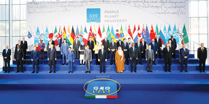  وزير الخارجية في الصورة الجماعية لقادة دول مجموعة العشرين في قمة روما