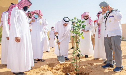  الفريح مدشناً مبادرة مدارس تعليم القصيم خضراء