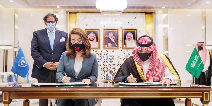  الأمير عبدالعزيز بن سعود يوقع مذكرة التفاهم مع غادة والي