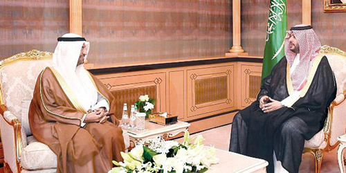 الأمير تركي بن محمد استعرض مع الحجرف الموضوعات الخليجية 