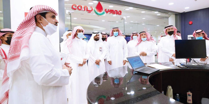  لقطتان من افتتاح فرع جمعية دمي للتبرع بالدم بمجمع العثيم مول في الرياض