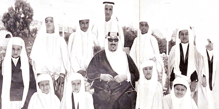  حضر الملك سعود للشنانة مع عدد من أبنائه