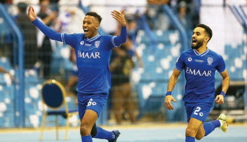  ناصر الدوسري منطلقاً فرِحاً بهدفه الجميل