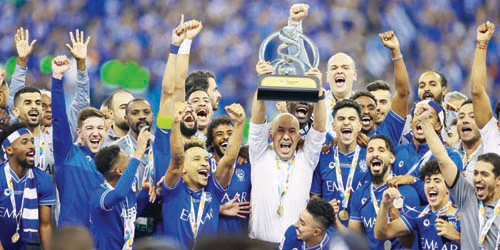 الهلال فخر أندية الوطن يواصل هوايته في تقديم الذهب لأغلى وطن 