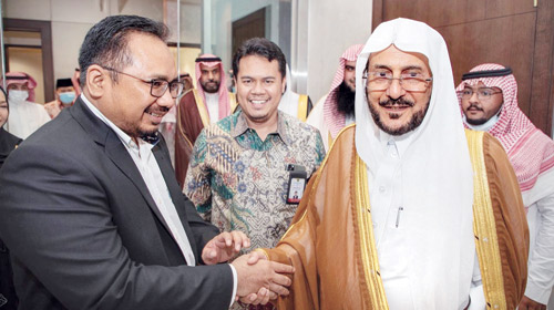  آل الشيخ مودعاً وزير الشؤون الدينية الإندونيسي