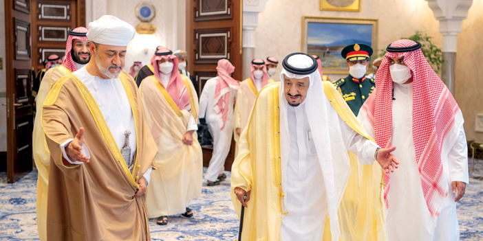 السعودية وعُمان علاقات أخوية راسخة وتوافق في الرؤى 