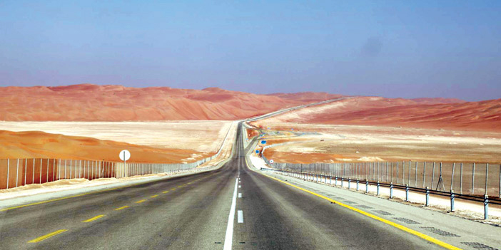 افتتاح الطريق الرابط بين المملكة وسلطنة عمان 