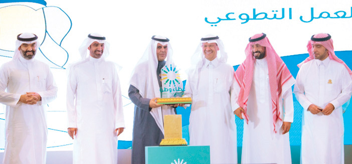  محمد الفريح يتسلم الجائزة الأولى لتعليم القصيم على مستوى المملكة