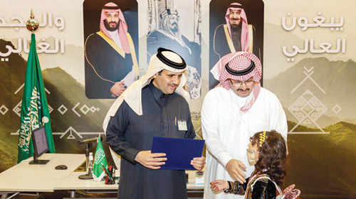  سموه خلال تدشين المعرض