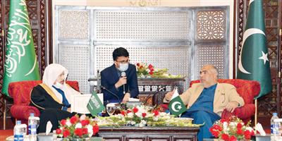 رئيس مجلس الشورى يتباحث مع رئيس الجمعية الوطنية في باكستان 