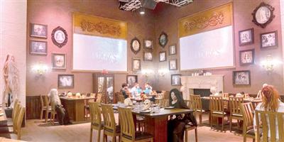 مطعم رعب يتيح حجز طاولة عشاء لخمسة أشخاص سادسهم «شبح» 