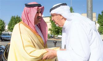 أمير منطقة المدينة المنورة يهنئ شيخ الخطاطين بمنحه الجنسية السعودية 