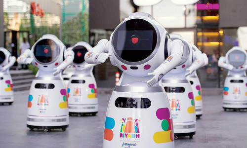 روبوتات تلتقي الجمهور وتتحدث معهم باللهجة السعودية 