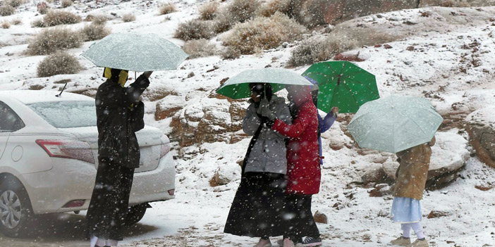  جانب من الثلوج الكثيفة التي غطَّت جبل اللوز في منطقة تبوك