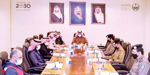  المحافظ يترأس الاجتماع