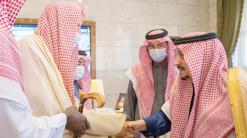  أمير منطقة الرياض خلال استقباله المفتي