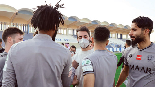  اللاعبون ودعوا زميلهم كردي