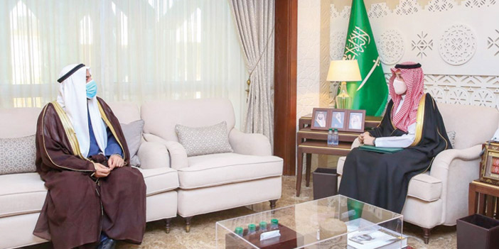 نائب أمير المنطقة الشرقية يلتقي رئيس التجمّع الصحي الأول بحفر الباطن 