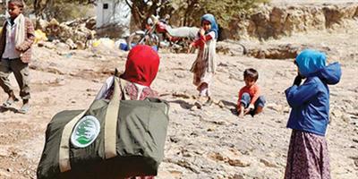 مركز الملك سلمان للإغاثة يوزِّع 728 حقيبة شتوية بمديرية المدينة في محافظة مأرب 