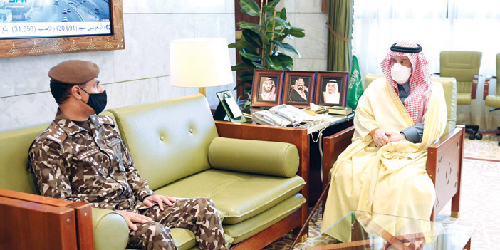 الأمير فيصل بن بندر يستقبل قائد القوة الخاصة للأمن البيئي بمنطقة الرياض 