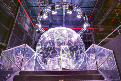 متاهة الكريستال تعزِّز مفاهيم الروح الرياضية في تحدياتها 