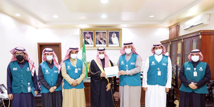  المحافظ يتسلم التقرير