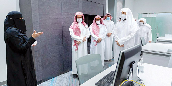  وزير العدل د. الصمعاني خلال تدشين أول محكمة نموذجية بالرياض