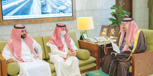 أمير منطقة الرياض يستقبل المدير التنفيذي لمركز تمكين الكفاءات بالداخلية 