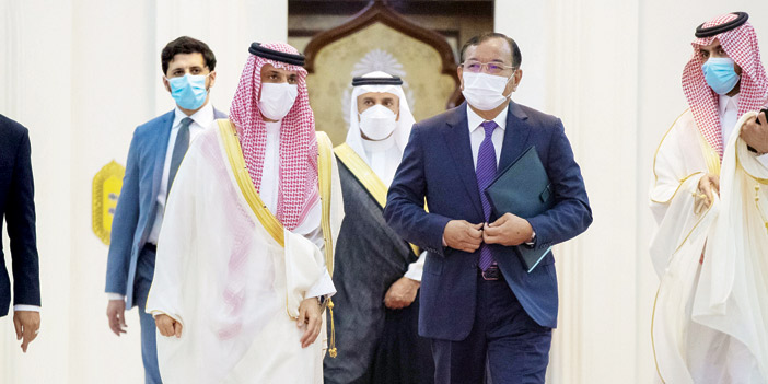  رئيس مجلس وزراء كمبوديا خلال استقباله وزير الخارجية